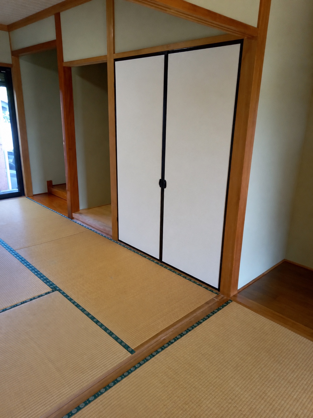改修前の畳敷きの和室